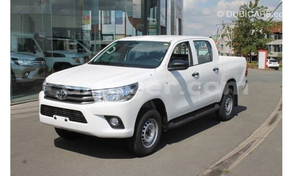 Buy Import Toyota Hilux White Car in Import - Dubai in Agadez Buy Import Toyota Hilux White Car in Import - Dubai in Agadez