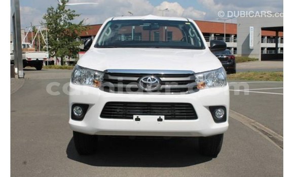 Buy Import Toyota Hilux White Car in Import - Dubai in Agadez Buy Import Toyota Hilux White Car in Import - Dubai in Agadez