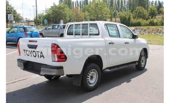 Buy Import Toyota Hilux White Car in Import - Dubai in Agadez Buy Import Toyota Hilux White Car in Import - Dubai in Agadez