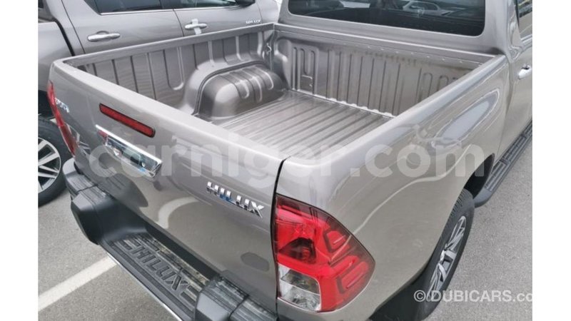 Big with watermark toyota hilux agadez import dubai 6275