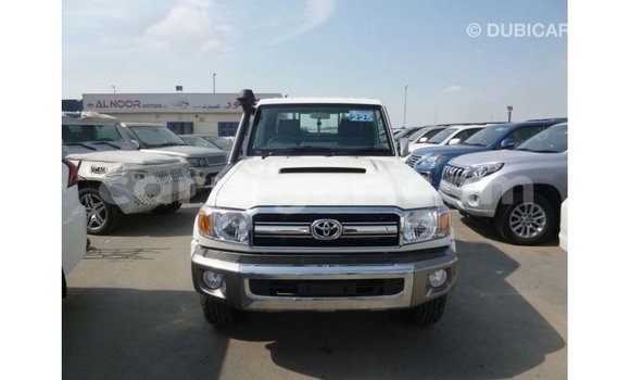 اشتري Imported Toyota Land Cruiser White شاحنة في Import - Dubai في أغاديز اشتري Imported Toyota Land Cruiser White شاحنة في Import - Dubai في أغاديز