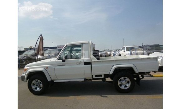 اشتري Imported Toyota Land Cruiser White شاحنة في Import - Dubai في أغاديز اشتري Imported Toyota Land Cruiser White شاحنة في Import - Dubai في أغاديز