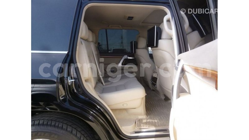 Big with watermark toyota land cruiser agadez import dubai 6281