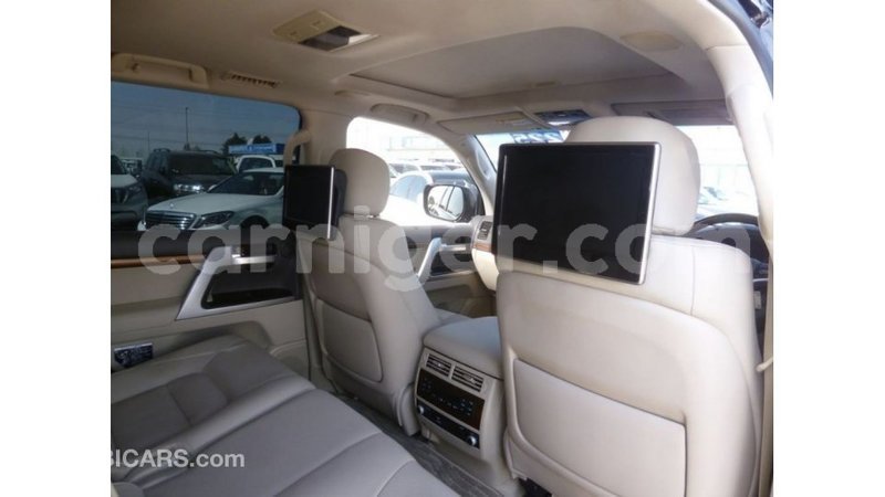 Big with watermark toyota land cruiser agadez import dubai 6281