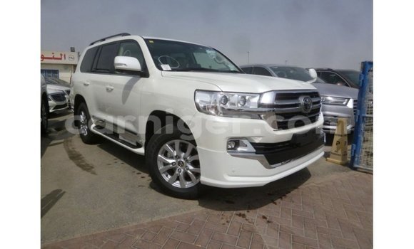 Sayi Imported Toyota Land Cruiser White Babbar mota in Import - Dubai a Agadez Sayi Imported Toyota Land Cruiser White Babbar mota in Import - Dubai a Agadez