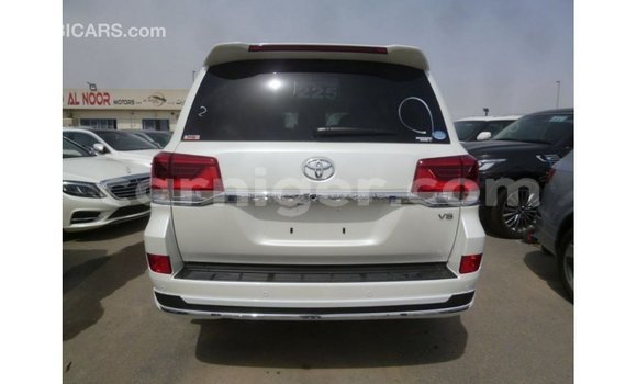 Sayi Imported Toyota Land Cruiser White Babbar mota in Import - Dubai a Agadez Sayi Imported Toyota Land Cruiser White Babbar mota in Import - Dubai a Agadez