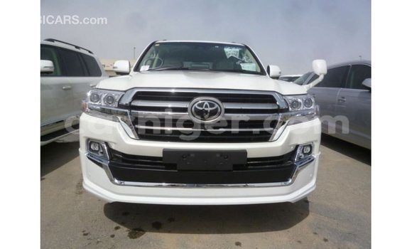 Sayi Imported Toyota Land Cruiser White Babbar mota in Import - Dubai a Agadez Sayi Imported Toyota Land Cruiser White Babbar mota in Import - Dubai a Agadez