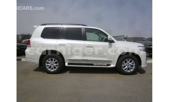Sayi Imported Toyota Land Cruiser White Babbar mota in Import - Dubai a Agadez Sayi Imported Toyota Land Cruiser White Babbar mota in Import - Dubai a Agadez