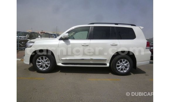Sayi Imported Toyota Land Cruiser White Babbar mota in Import - Dubai a Agadez Sayi Imported Toyota Land Cruiser White Babbar mota in Import - Dubai a Agadez