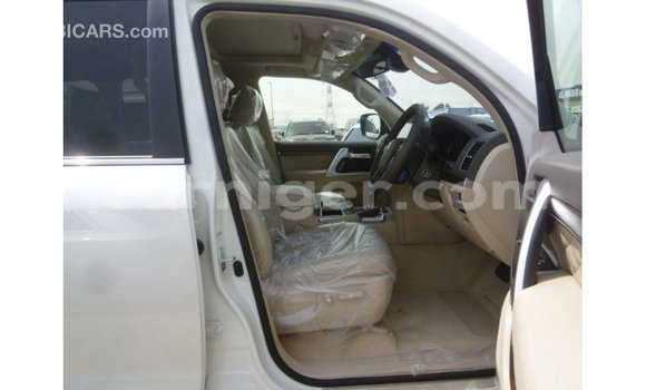 Sayi Imported Toyota Land Cruiser White Babbar mota in Import - Dubai a Agadez Sayi Imported Toyota Land Cruiser White Babbar mota in Import - Dubai a Agadez