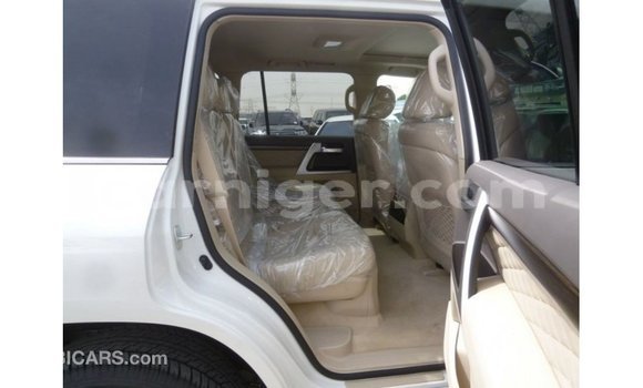Sayi Imported Toyota Land Cruiser White Babbar mota in Import - Dubai a Agadez Sayi Imported Toyota Land Cruiser White Babbar mota in Import - Dubai a Agadez