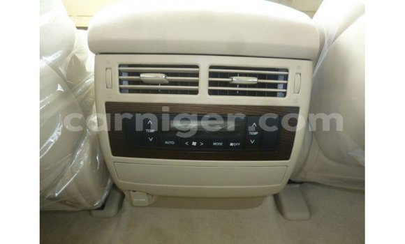 Sayi Imported Toyota Land Cruiser White Babbar mota in Import - Dubai a Agadez Sayi Imported Toyota Land Cruiser White Babbar mota in Import - Dubai a Agadez