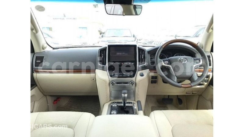 Big with watermark toyota land cruiser agadez import dubai 6284