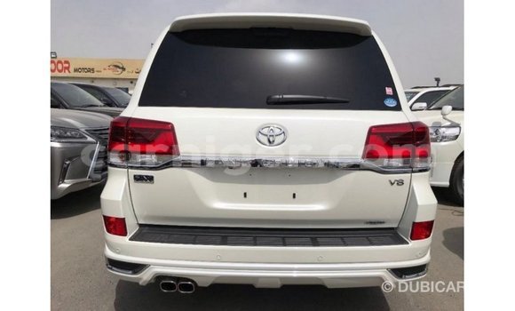 Sayi Imported Toyota Land Cruiser White Babbar mota in Import - Dubai a Agadez Sayi Imported Toyota Land Cruiser White Babbar mota in Import - Dubai a Agadez