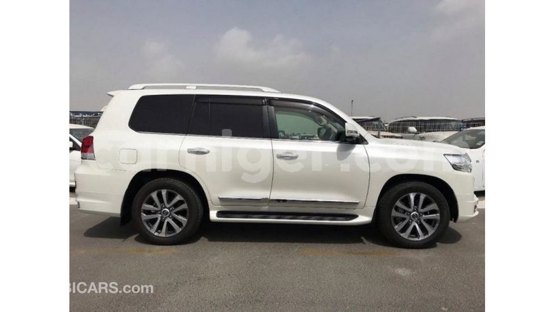 Big with watermark toyota land cruiser agadez import dubai 6284