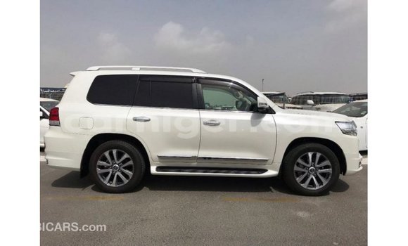 Sayi Imported Toyota Land Cruiser White Babbar mota in Import - Dubai a Agadez Sayi Imported Toyota Land Cruiser White Babbar mota in Import - Dubai a Agadez