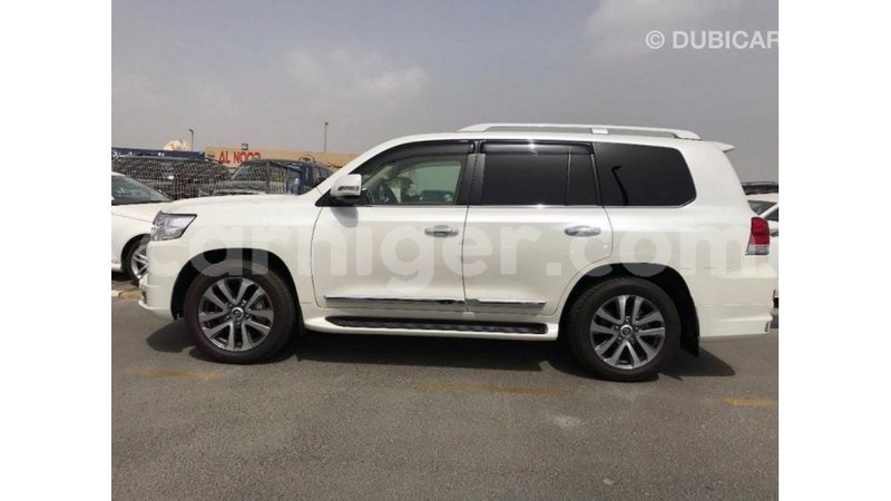 Big with watermark toyota land cruiser agadez import dubai 6284