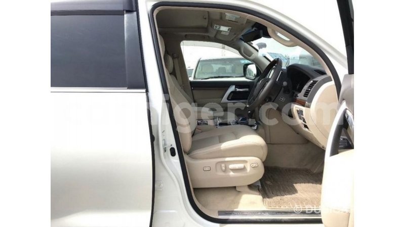 Big with watermark toyota land cruiser agadez import dubai 6284