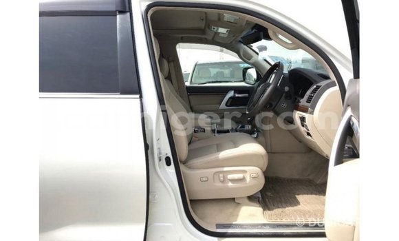 Sayi Imported Toyota Land Cruiser White Babbar mota in Import - Dubai a Agadez Sayi Imported Toyota Land Cruiser White Babbar mota in Import - Dubai a Agadez