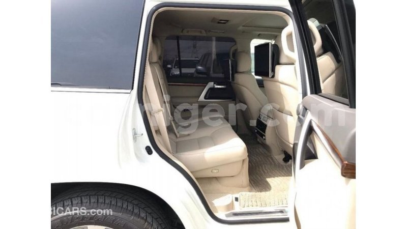 Big with watermark toyota land cruiser agadez import dubai 6284