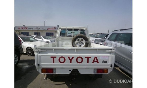 اشتري Imported Toyota Land Cruiser White شاحنة في Import - Dubai في أغاديز اشتري Imported Toyota Land Cruiser White شاحنة في Import - Dubai في أغاديز