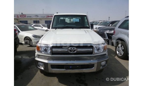 اشتري Imported Toyota Land Cruiser White شاحنة في Import - Dubai في أغاديز اشتري Imported Toyota Land Cruiser White شاحنة في Import - Dubai في أغاديز