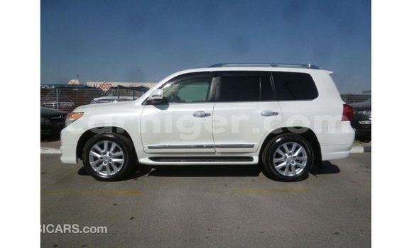 Acheter Import Utilitaire Toyota Land Cruiser Blanc à Import - Dubai, Agadez Acheter Import Utilitaire Toyota Land Cruiser Blanc à Import - Dubai, Agadez