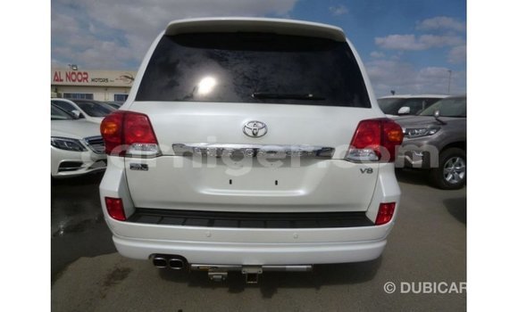 Acheter Import Utilitaire Toyota Land Cruiser Blanc à Import - Dubai, Agadez Acheter Import Utilitaire Toyota Land Cruiser Blanc à Import - Dubai, Agadez