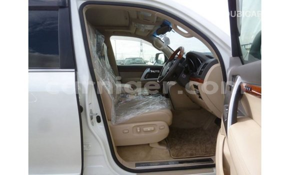 Acheter Import Utilitaire Toyota Land Cruiser Blanc à Import - Dubai, Agadez Acheter Import Utilitaire Toyota Land Cruiser Blanc à Import - Dubai, Agadez