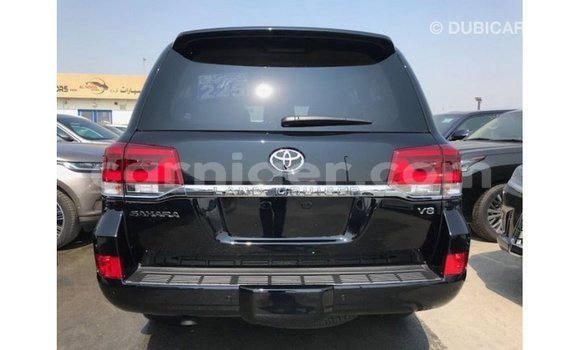 Buy Import Toyota Land Cruiser Black Truck in Import - Dubai in Agadez Buy Import Toyota Land Cruiser Black Truck in Import - Dubai in Agadez