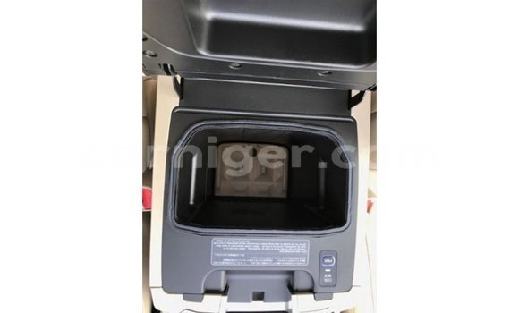 Buy Import Toyota Land Cruiser Black Truck in Import - Dubai in Agadez Buy Import Toyota Land Cruiser Black Truck in Import - Dubai in Agadez