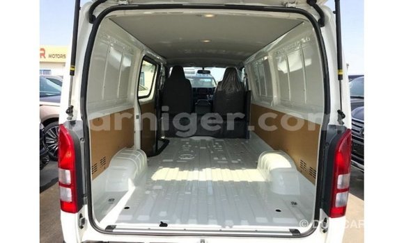 Acheter Import Voiture Toyota Hiace Blanc à Import - Dubai, Agadez Acheter Import Voiture Toyota Hiace Blanc à Import - Dubai, Agadez
