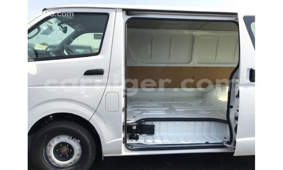 Acheter Import Voiture Toyota Hiace Blanc à Import - Dubai, Agadez Acheter Import Voiture Toyota Hiace Blanc à Import - Dubai, Agadez