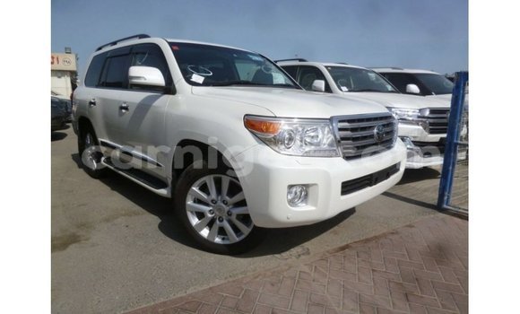 Buy Import Toyota Land Cruiser White Truck in Import - Dubai in Agadez Buy Import Toyota Land Cruiser White Truck in Import - Dubai in Agadez