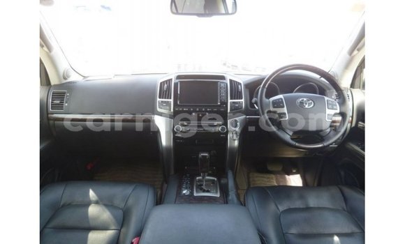 Buy Import Toyota Land Cruiser White Truck in Import - Dubai in Agadez Buy Import Toyota Land Cruiser White Truck in Import - Dubai in Agadez