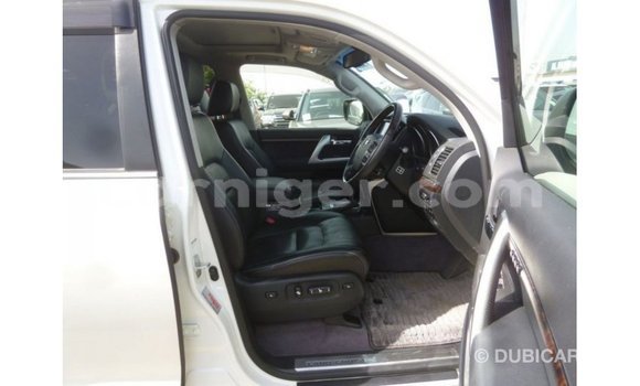 Buy Import Toyota Land Cruiser White Truck in Import - Dubai in Agadez Buy Import Toyota Land Cruiser White Truck in Import - Dubai in Agadez