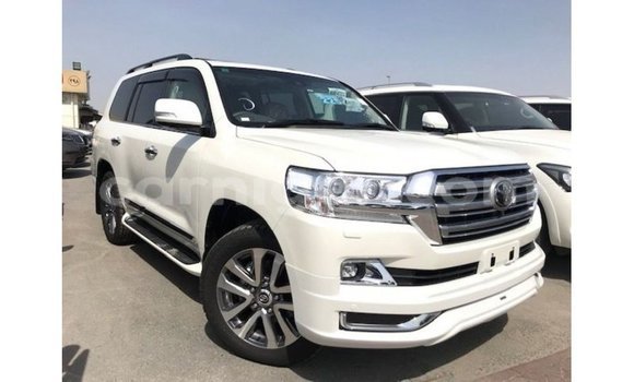Acheter Import Utilitaire Toyota Land Cruiser Blanc à Import - Dubai, Agadez Acheter Import Utilitaire Toyota Land Cruiser Blanc à Import - Dubai, Agadez
