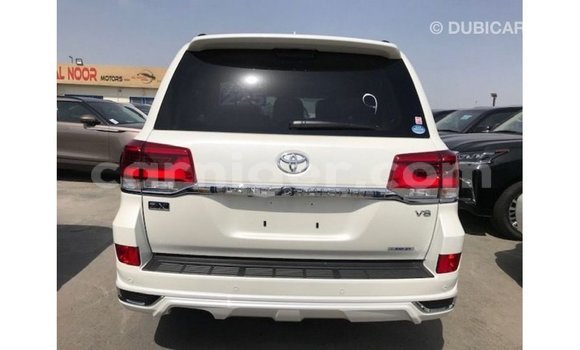 Acheter Import Utilitaire Toyota Land Cruiser Blanc à Import - Dubai, Agadez Acheter Import Utilitaire Toyota Land Cruiser Blanc à Import - Dubai, Agadez