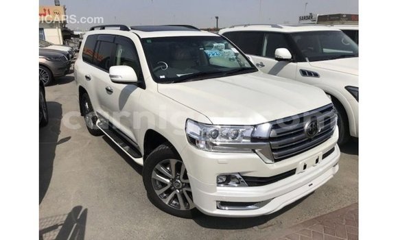 Acheter Import Utilitaire Toyota Land Cruiser Blanc à Import - Dubai, Agadez Acheter Import Utilitaire Toyota Land Cruiser Blanc à Import - Dubai, Agadez