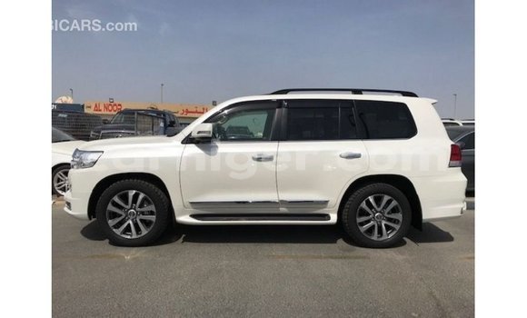 Acheter Import Utilitaire Toyota Land Cruiser Blanc à Import - Dubai, Agadez Acheter Import Utilitaire Toyota Land Cruiser Blanc à Import - Dubai, Agadez