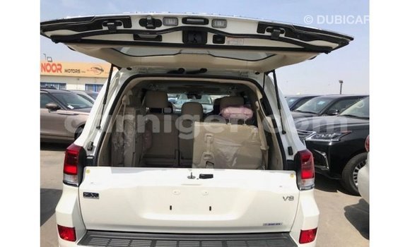 Acheter Import Utilitaire Toyota Land Cruiser Blanc à Import - Dubai, Agadez Acheter Import Utilitaire Toyota Land Cruiser Blanc à Import - Dubai, Agadez