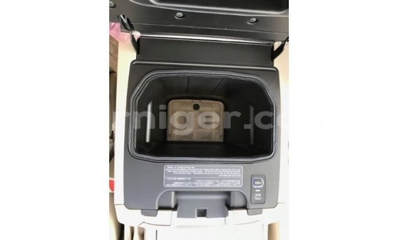 Acheter Import Utilitaire Toyota Land Cruiser Blanc à Import - Dubai, Agadez Acheter Import Utilitaire Toyota Land Cruiser Blanc à Import - Dubai, Agadez