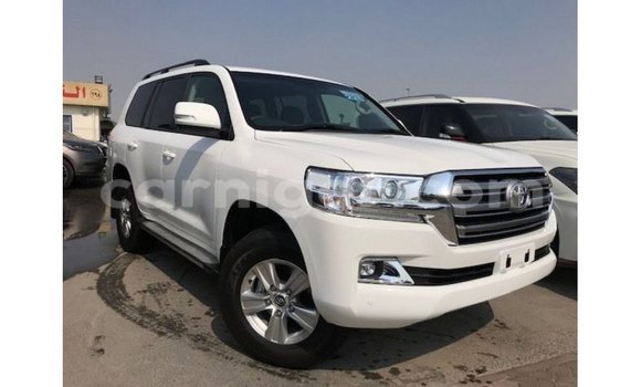 Buy Import Toyota Land Cruiser White Truck in Import - Dubai in Agadez Buy Import Toyota Land Cruiser White Truck in Import - Dubai in Agadez