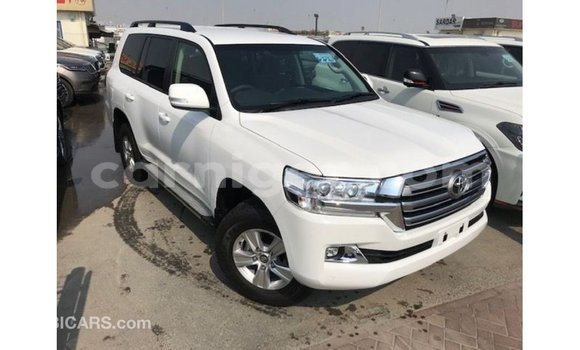 Buy Import Toyota Land Cruiser White Truck in Import - Dubai in Agadez Buy Import Toyota Land Cruiser White Truck in Import - Dubai in Agadez