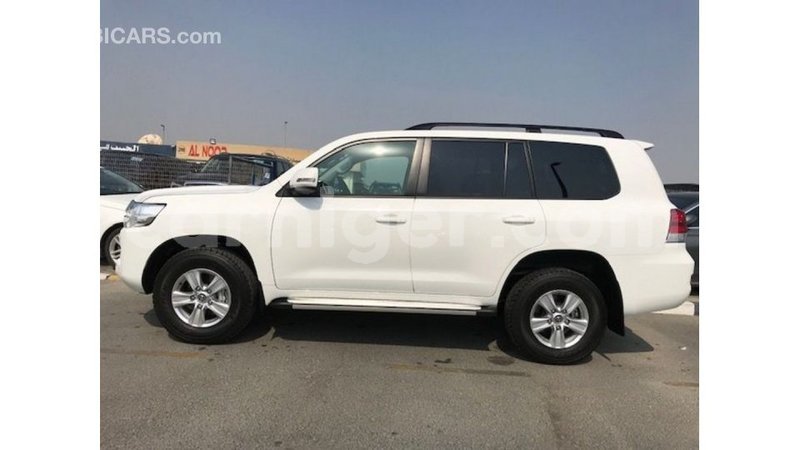 Big with watermark toyota land cruiser agadez import dubai 6297