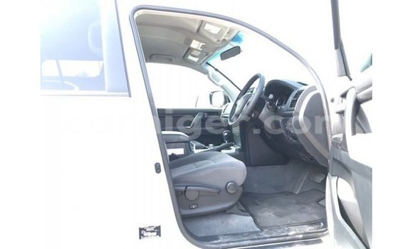 Buy Import Toyota Land Cruiser White Truck in Import - Dubai in Agadez Buy Import Toyota Land Cruiser White Truck in Import - Dubai in Agadez
