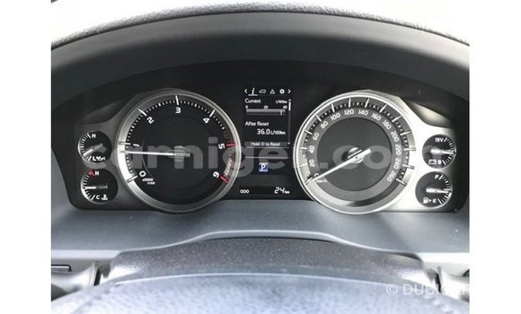 Buy Import Toyota Land Cruiser White Truck in Import - Dubai in Agadez Buy Import Toyota Land Cruiser White Truck in Import - Dubai in Agadez