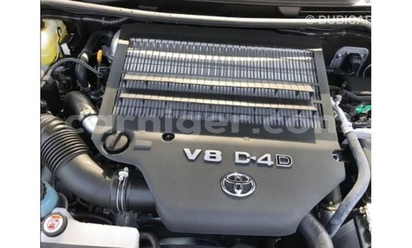 Buy Import Toyota Land Cruiser White Truck in Import - Dubai in Agadez Buy Import Toyota Land Cruiser White Truck in Import - Dubai in Agadez