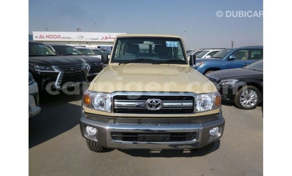 Acheter Import Utilitaire Toyota Land Cruiser Beige à Import - Dubai, Agadez Acheter Import Utilitaire Toyota Land Cruiser Beige à Import - Dubai, Agadez