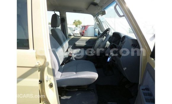 Acheter Import Utilitaire Toyota Land Cruiser Beige à Import - Dubai, Agadez Acheter Import Utilitaire Toyota Land Cruiser Beige à Import - Dubai, Agadez